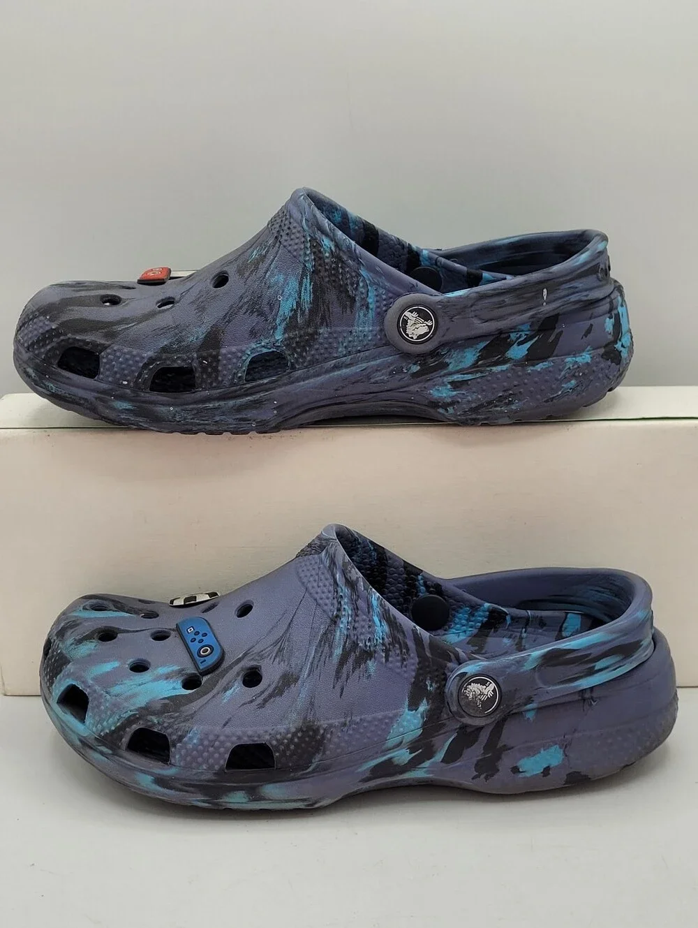 Crocs Marbled Blue Clogs Size 6 In Juniors